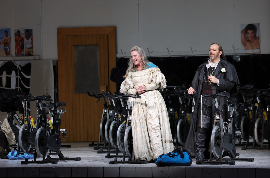 “漂泊的荷兰人”停泊上海，这一晚的歌剧之夜很迷人